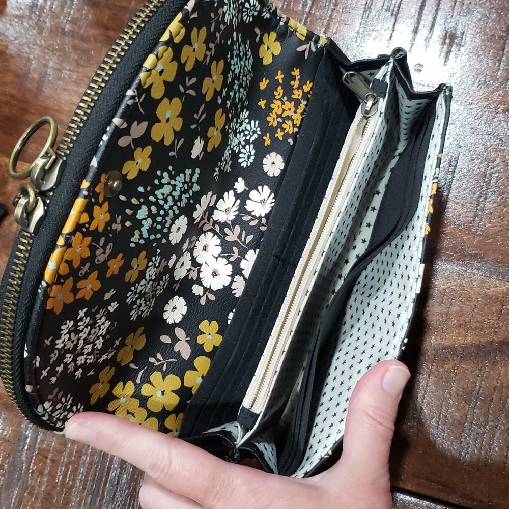 Backpack and Wallet - Picture 5 of 8